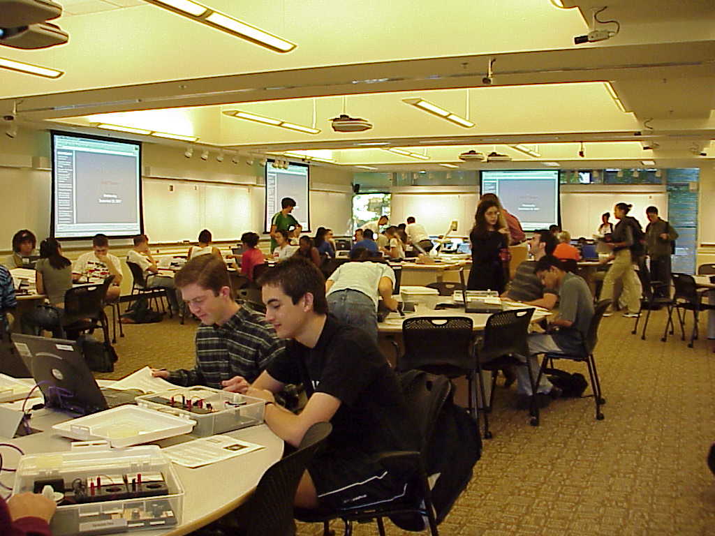 Fig. 1 Undergraduate physics students in the d’Arbeloff Studio Classroom.